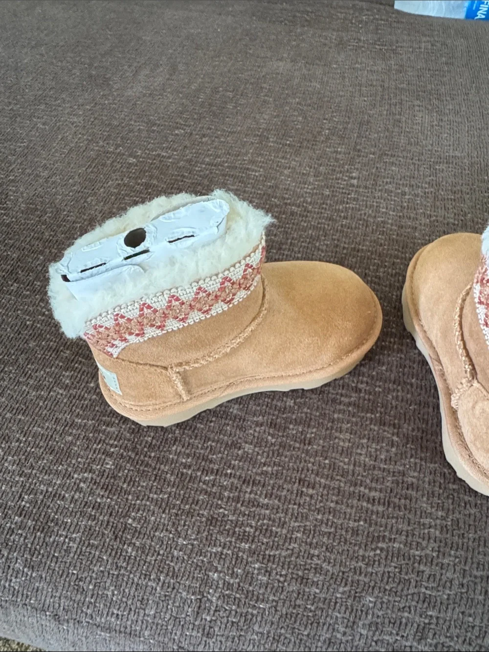 UGG Kids Chestnut/Tan Suede Shearling Booties